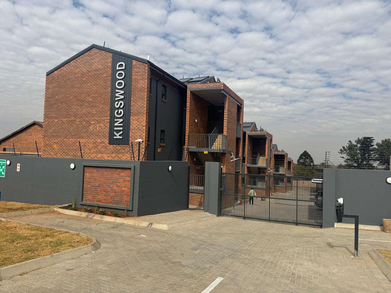 Kingswood Apartments
